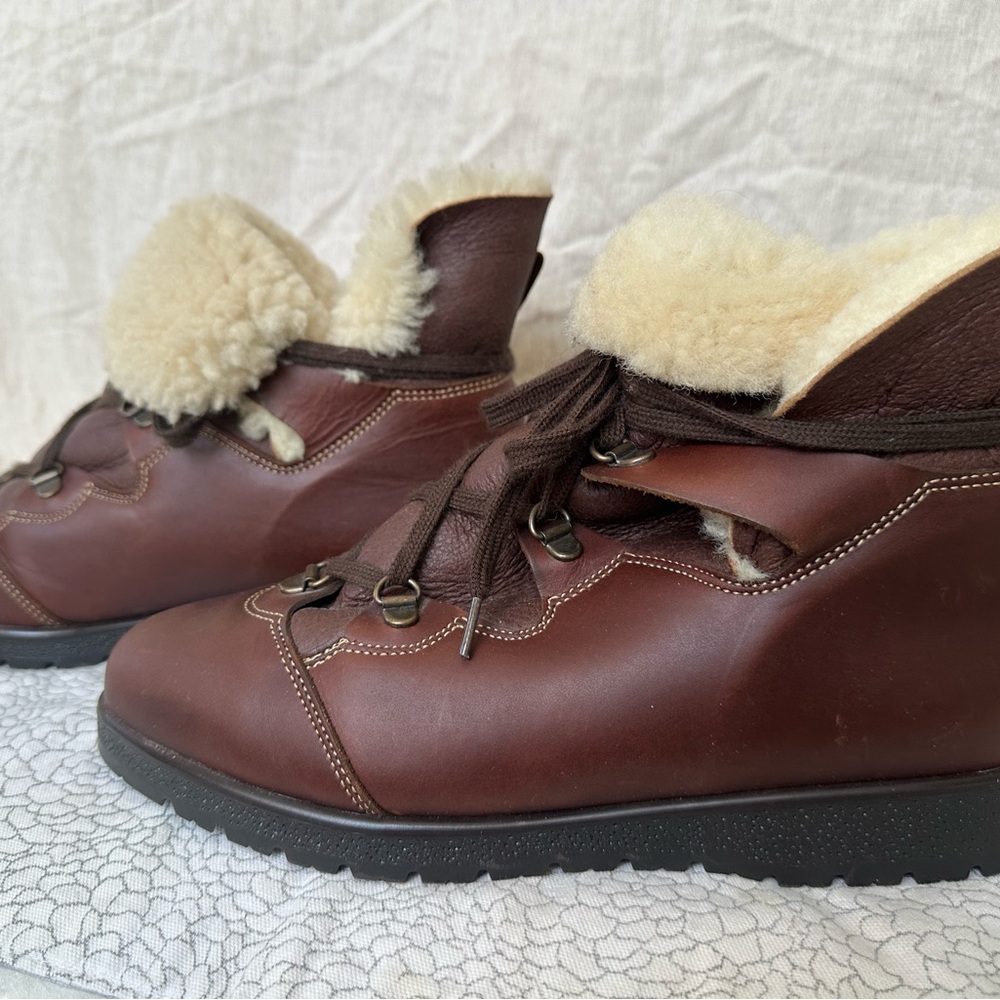 La CANADIENNE Brown Lace Up Boots